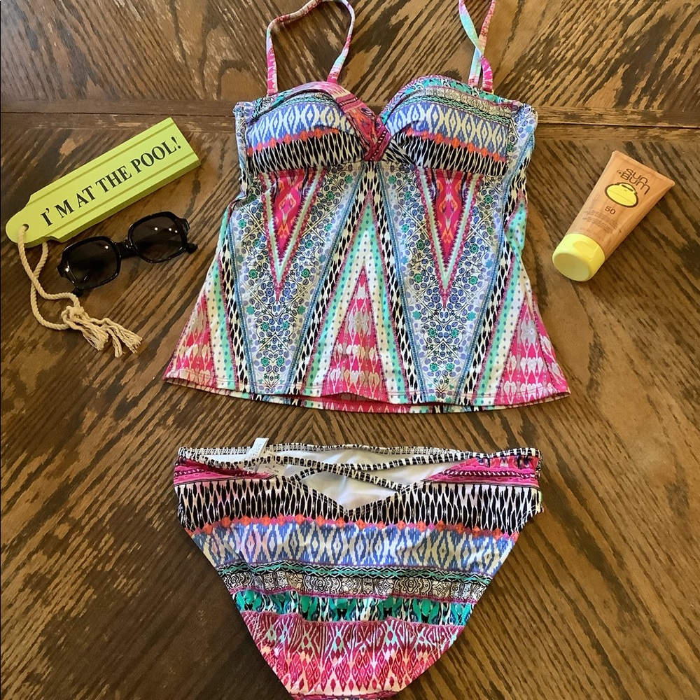 B4 - Kenneth Cole Reaction Tankini - L